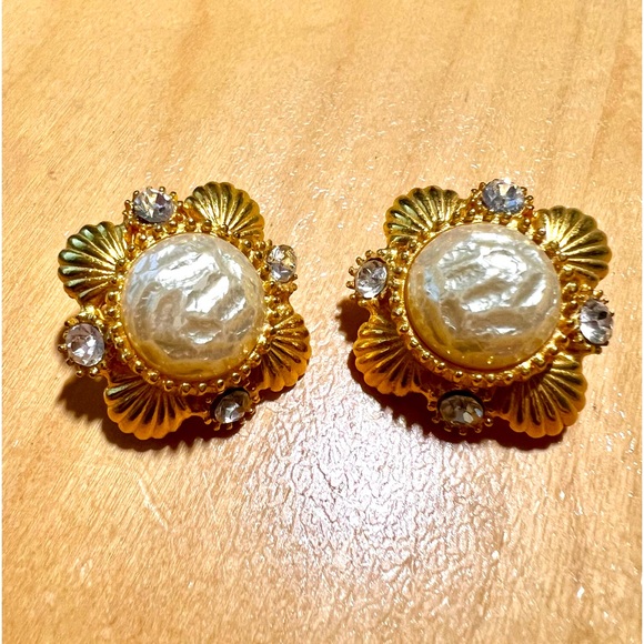 Vintage R.J. Graziano Faux Pearl Crystal Gold Tone Clip On Earrings Signed - Picture 1 of 6